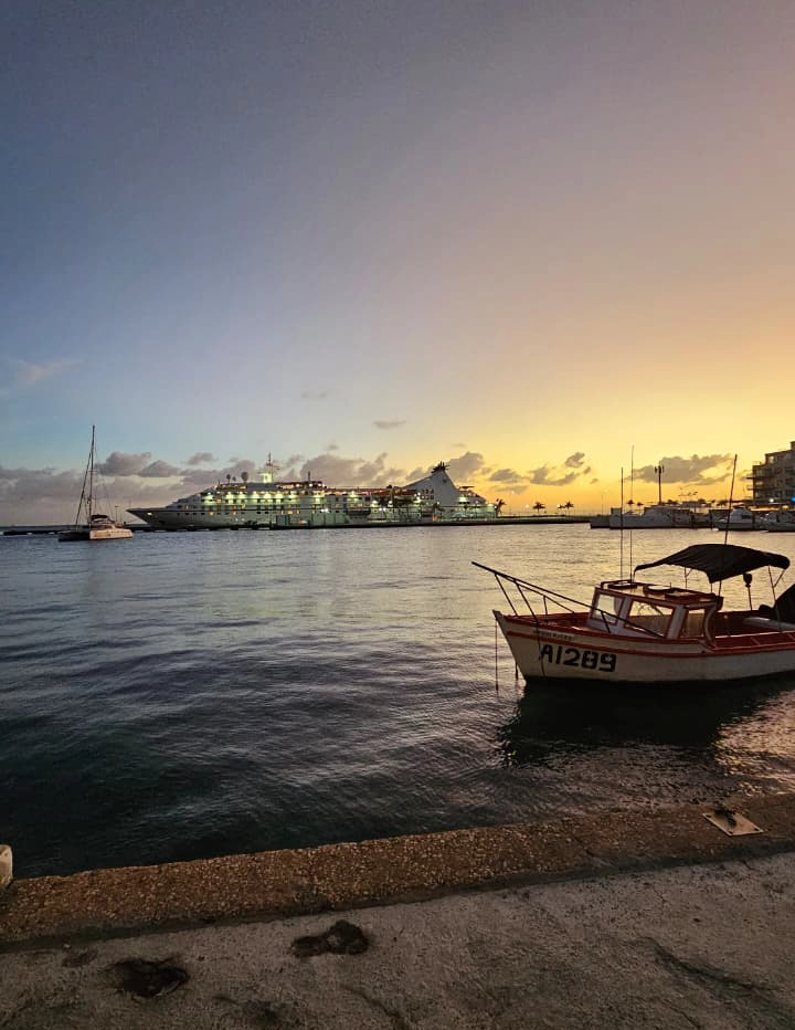 Arquitetura colorida no centro de Oranjestad, Aruba