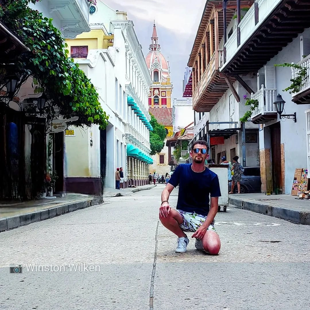 Casario colorido do centro histórico de Cartagena durante planejamento de roteiro internacional