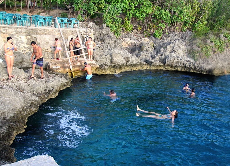 Piscina natural La Piscinita com peixes em San Andrés