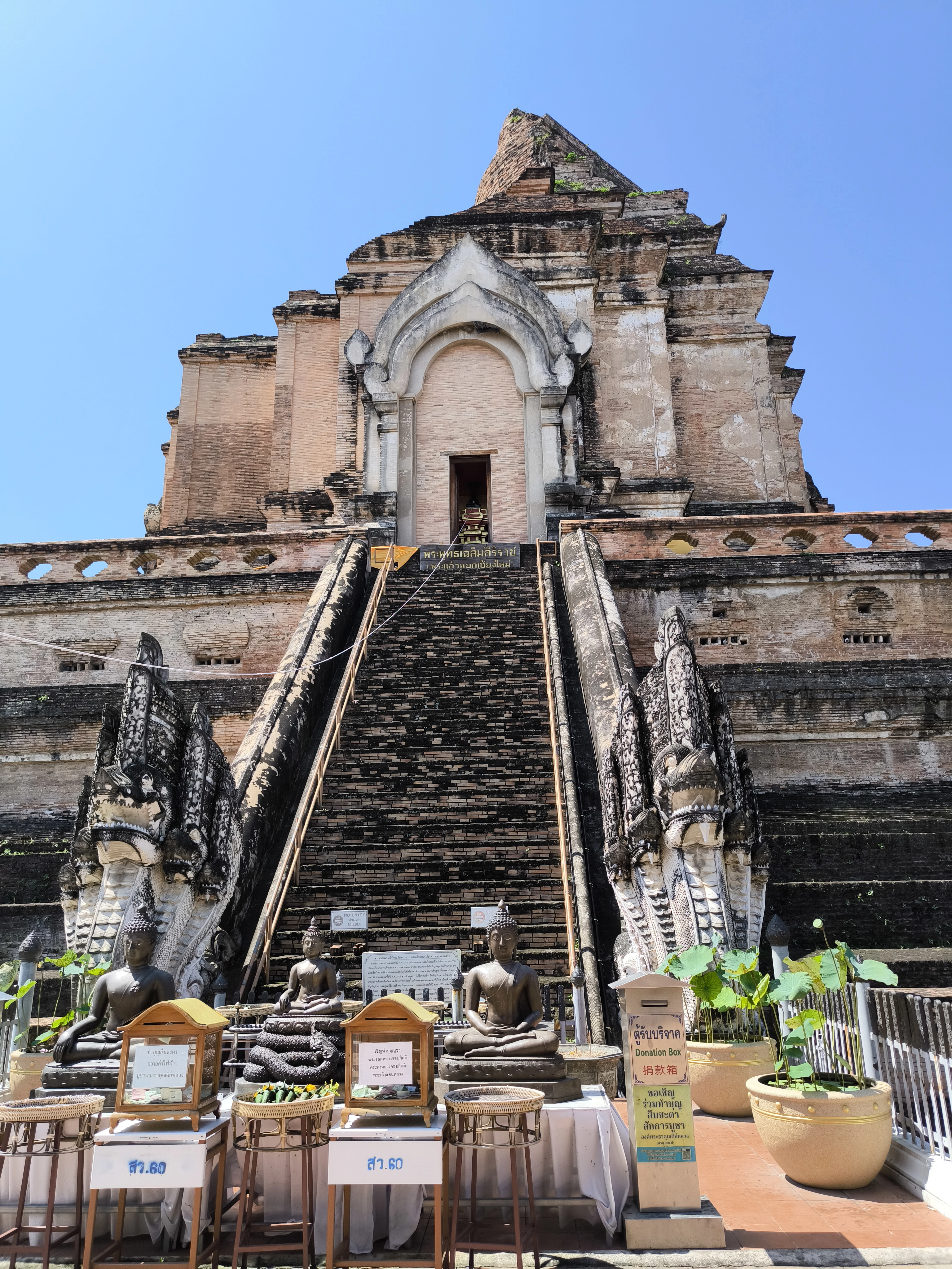 Ruínas e templos históricos de Ayutthaya na Tailândia